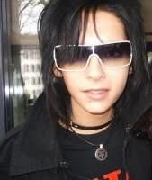 Bill(Tokio Hotel)cu nshte ochelari cool
