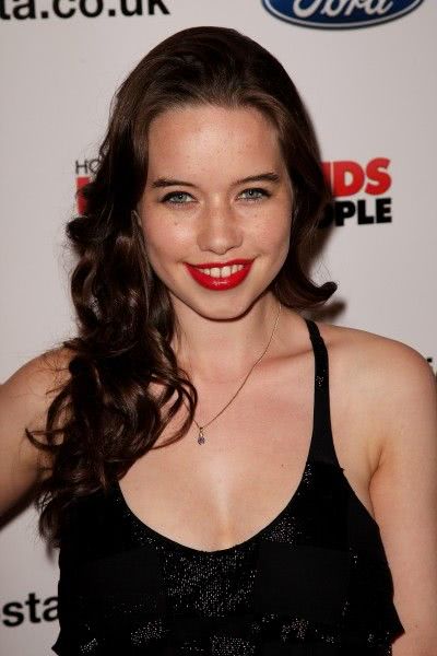 normal_98603_Anna_Popplewell How_To_Lose_Friends_And_Alienate_People_UK_Premiere 001_122_4lo
