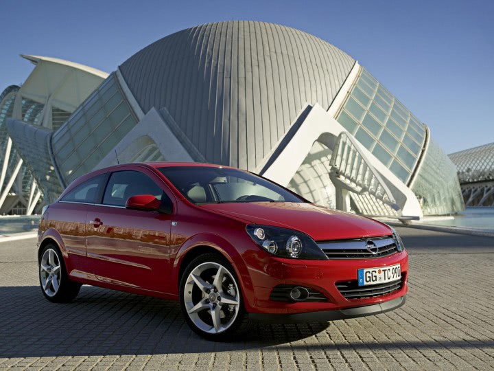 26 opel astra h gtc red car