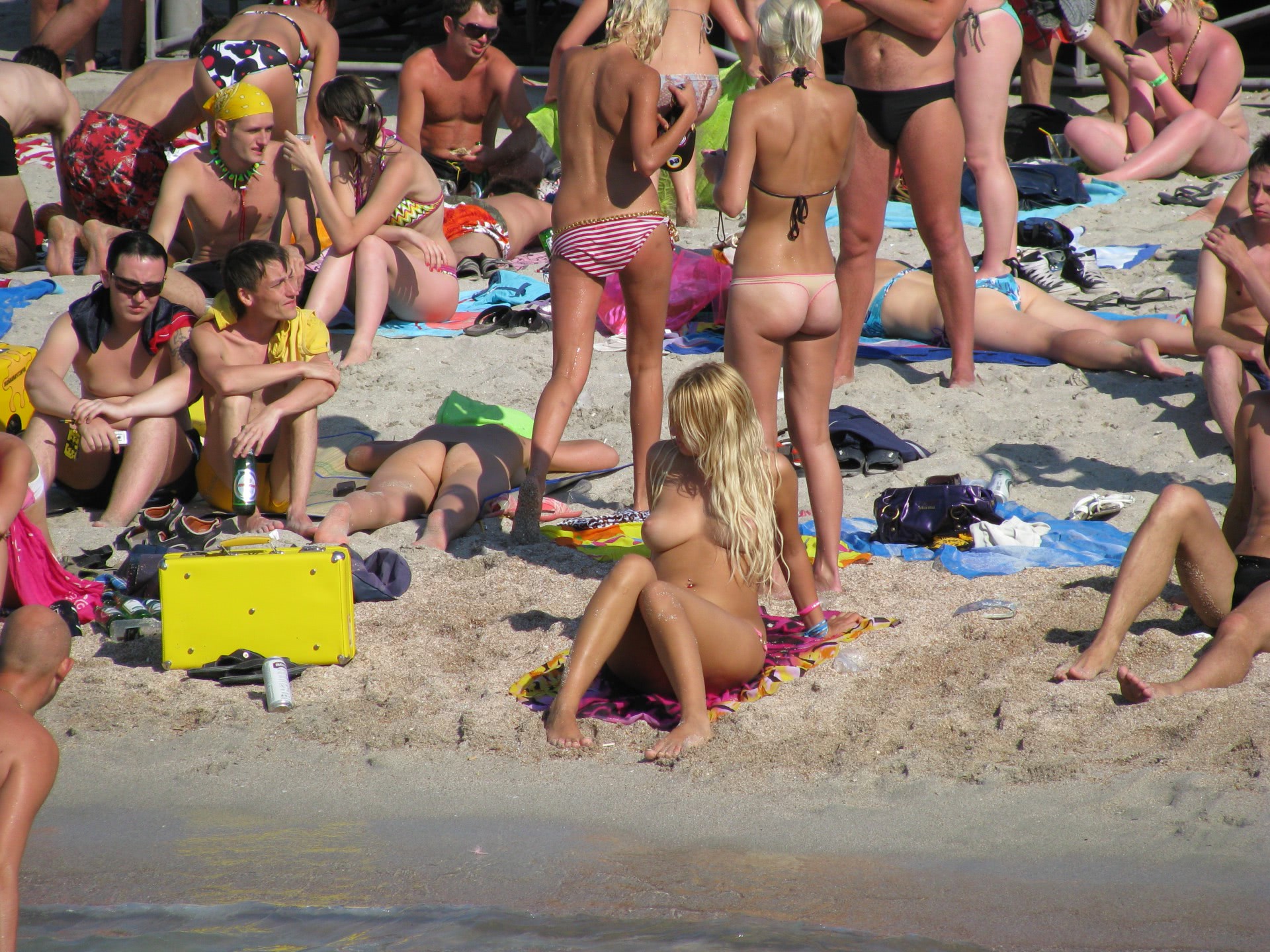 pizda femei la plaja