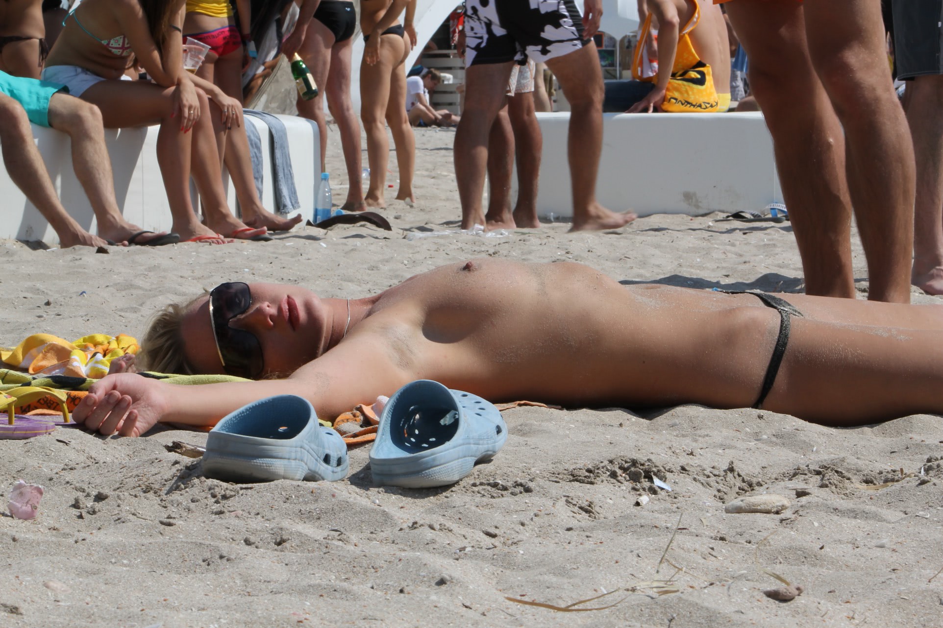 topless fete la plaja