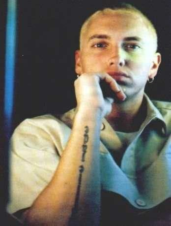 Eminem cu Camasa