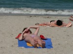 topless la plaja nu ma poza te rog