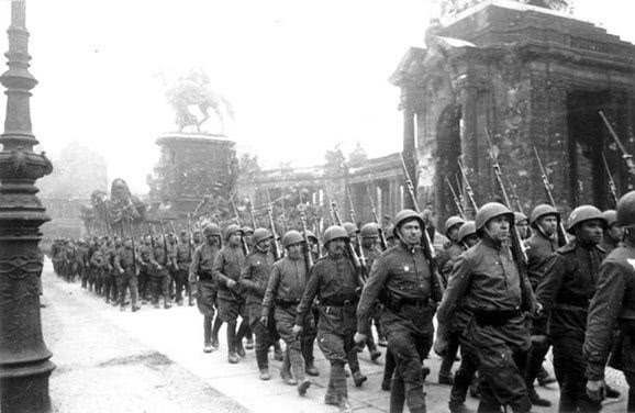 Mosin Nagnt   Soviets In Formation Berlin 1945