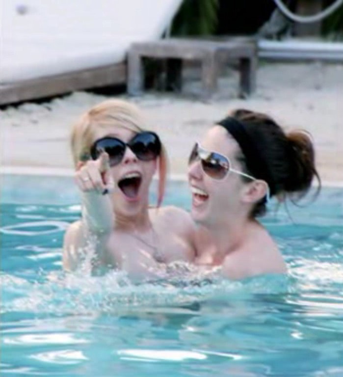 Avril Lavigne Naked nakedvirl