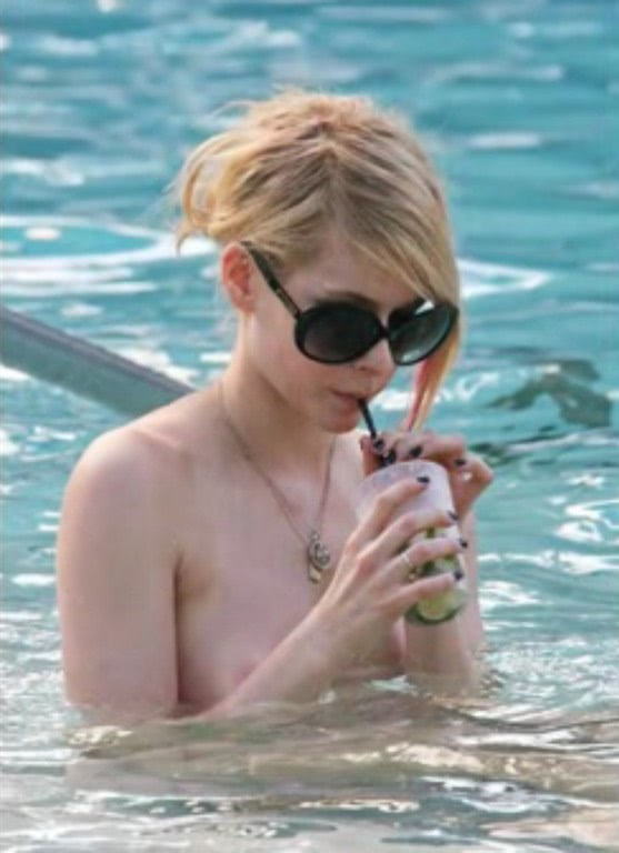 puss Avril Lavigne Naked