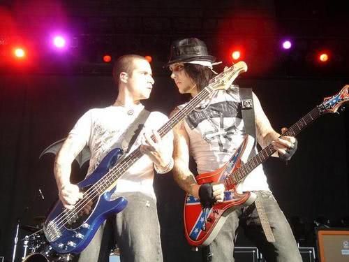 johnny_and_synyster large msg 11778653945 jpg johnny_and_synyster large msg 11778653945