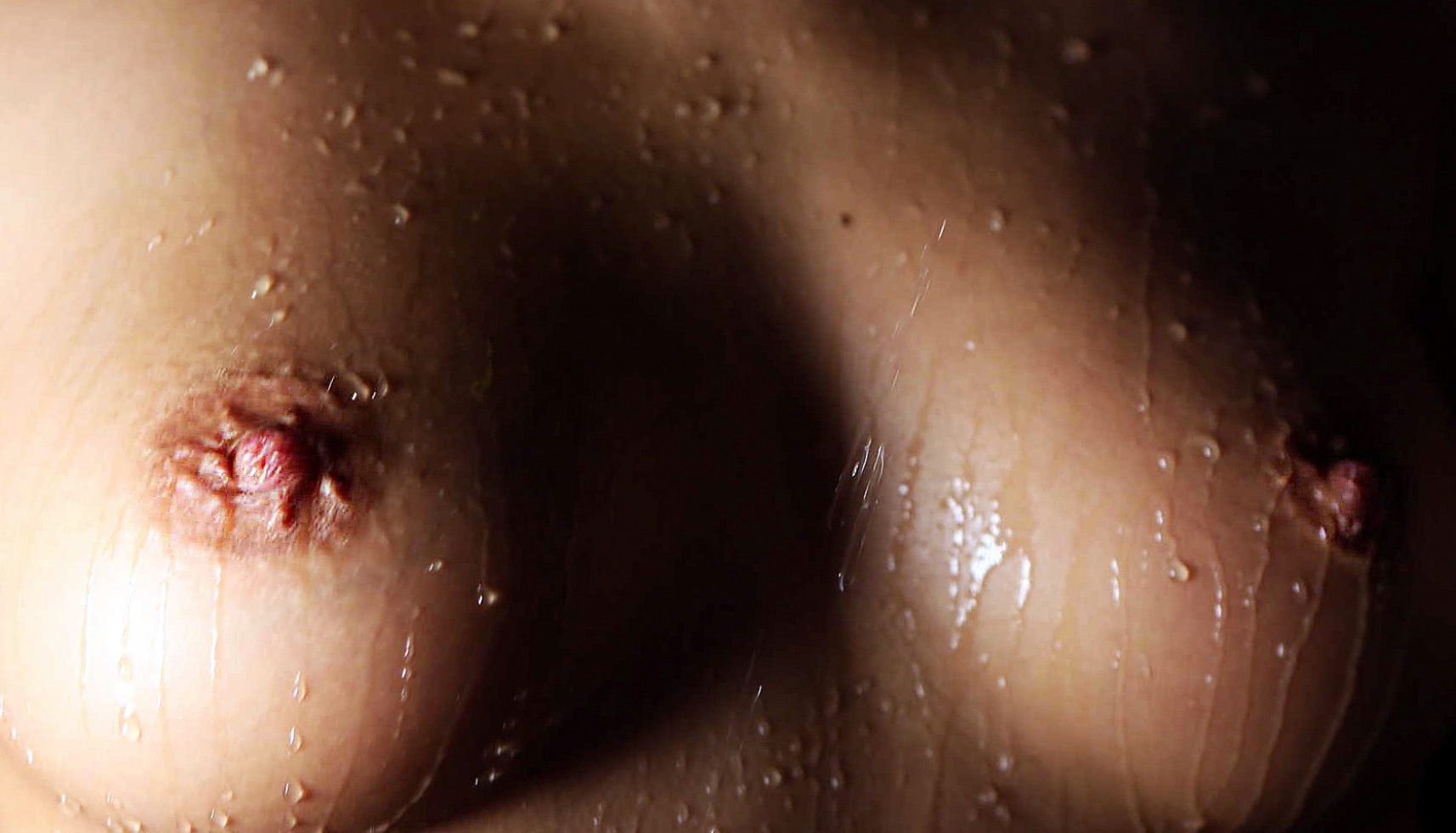 buna de futut bruneta cu tate mari se unge cu ulei