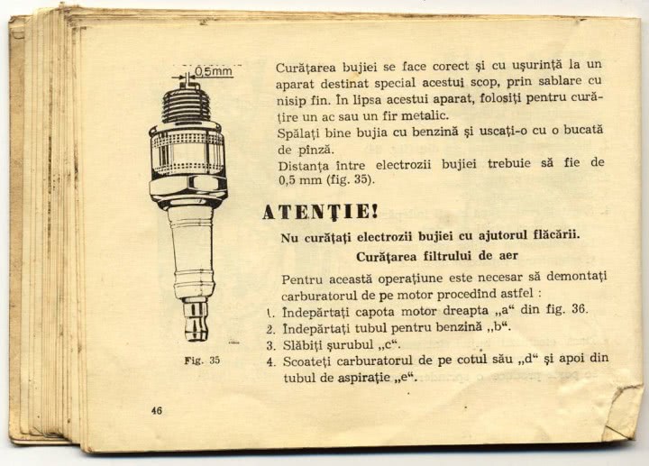 click pentru femei cu carte