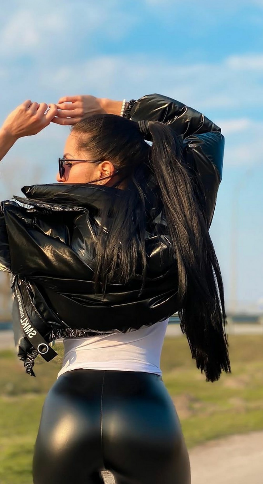 fete in fundul gol striptease padure