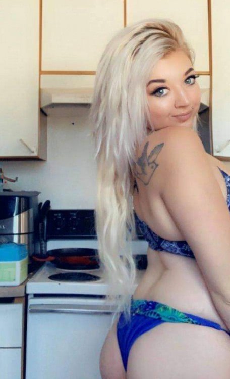 cuplu cu ea bi se iubeste cu o fata bruneta jpg cuplu cu ea bi se iubeste cu o fata bruneta