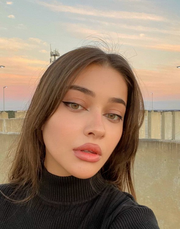 doua bunaciuni brunete stau capra sa le futa unul jpg doua bunaciuni brunete stau capra sa le futa unul