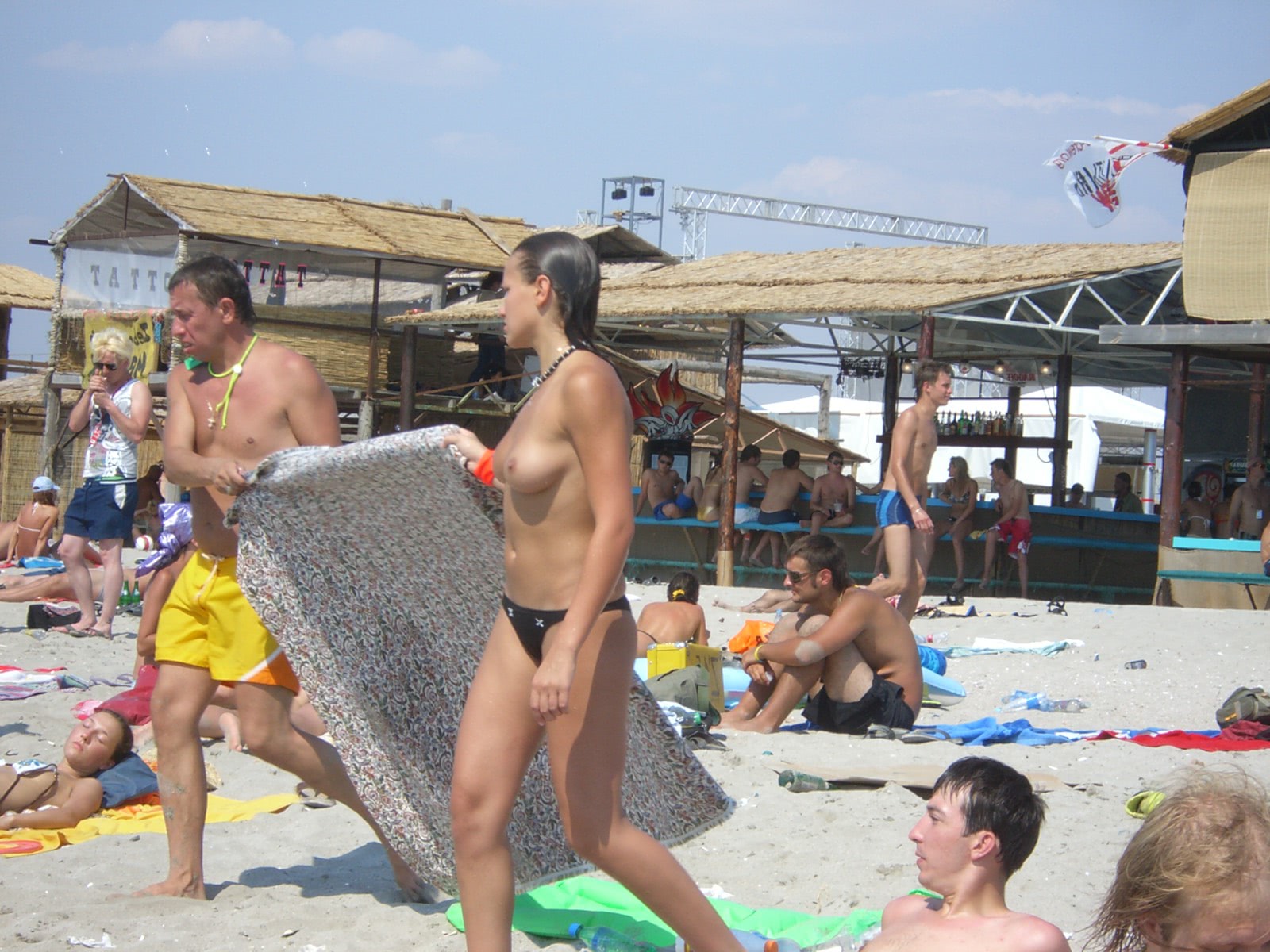 fata cu pizda rasa se rupe in figuri pe malul marii buna jpg fata cu pizda rasa se rupe in figuri pe malul marii buna