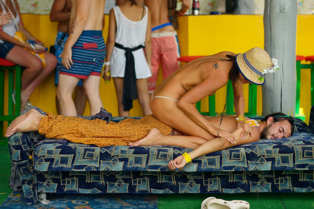 fata cu pizda rasa se rupe in figuri pe malul marii frumoase jpg fata cu pizda rasa se rupe in figuri pe malul marii frumoase