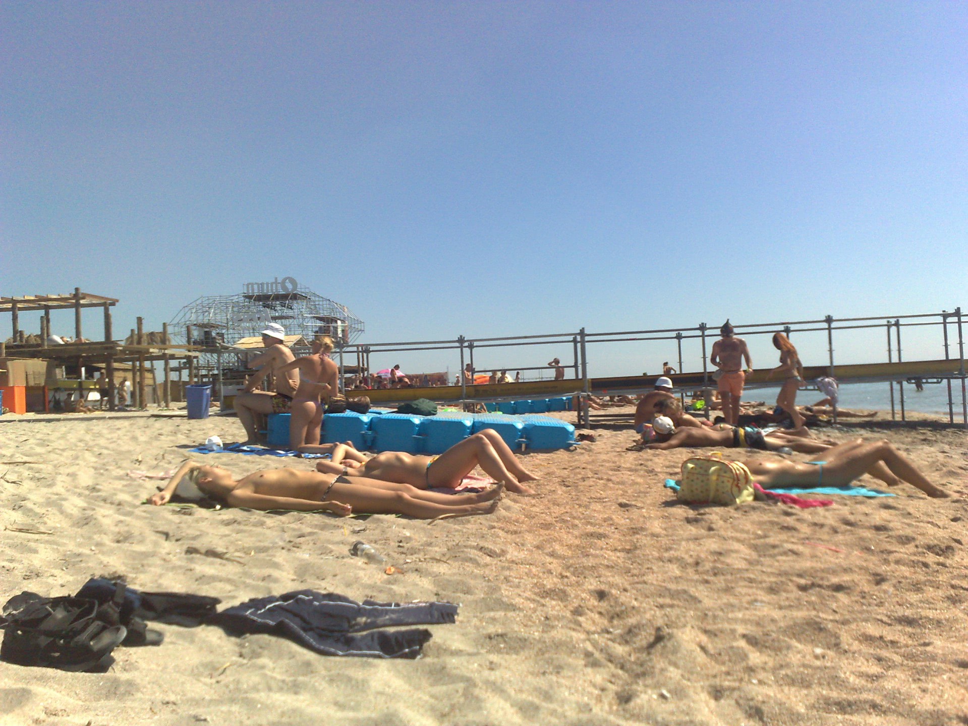 fata cu pizda rasa se rupe in figuri pe malul marii goale jpg fata cu pizda rasa se rupe in figuri pe malul marii goale