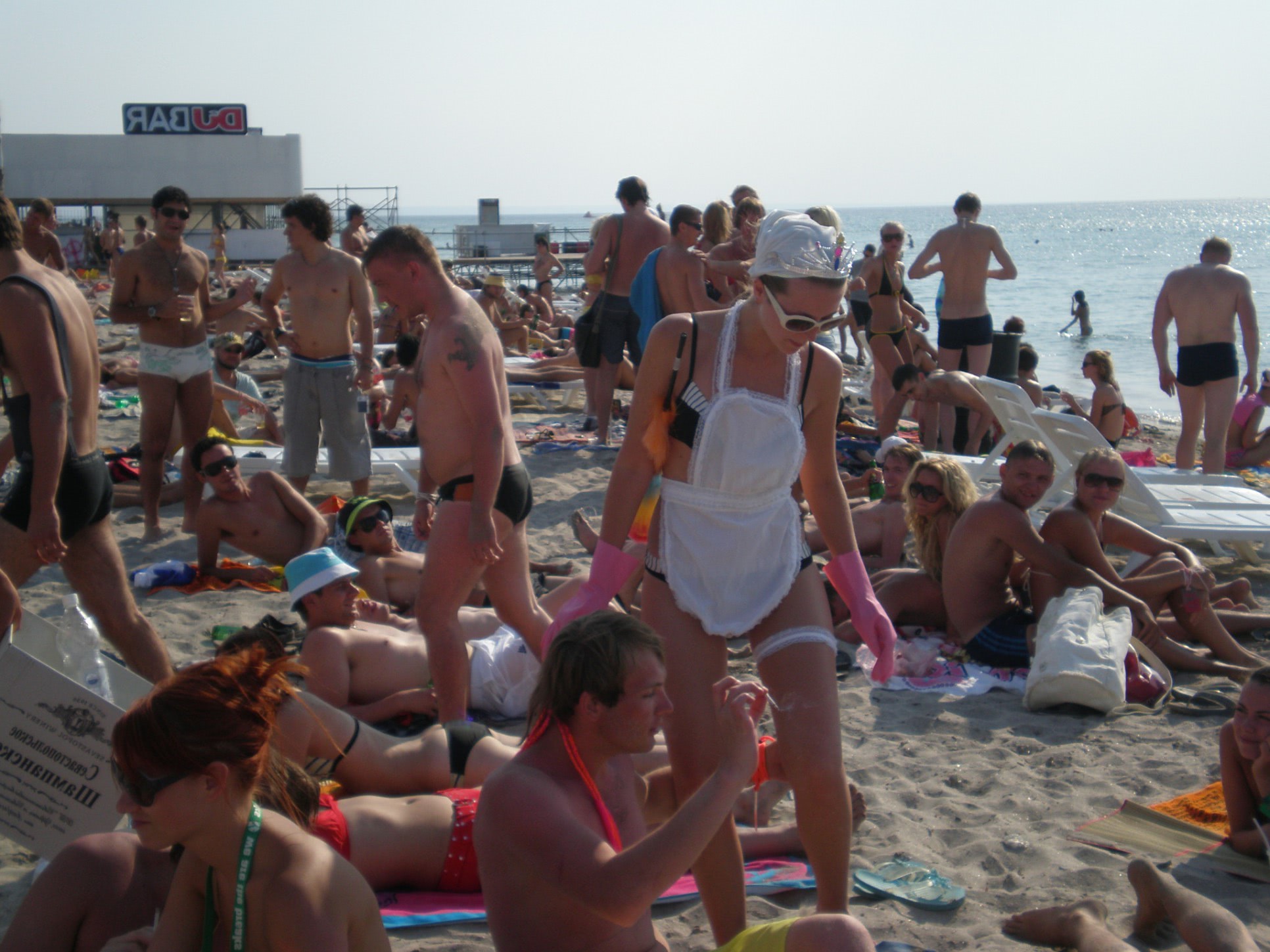 fata sexi isi arata pizda pe plaja muie