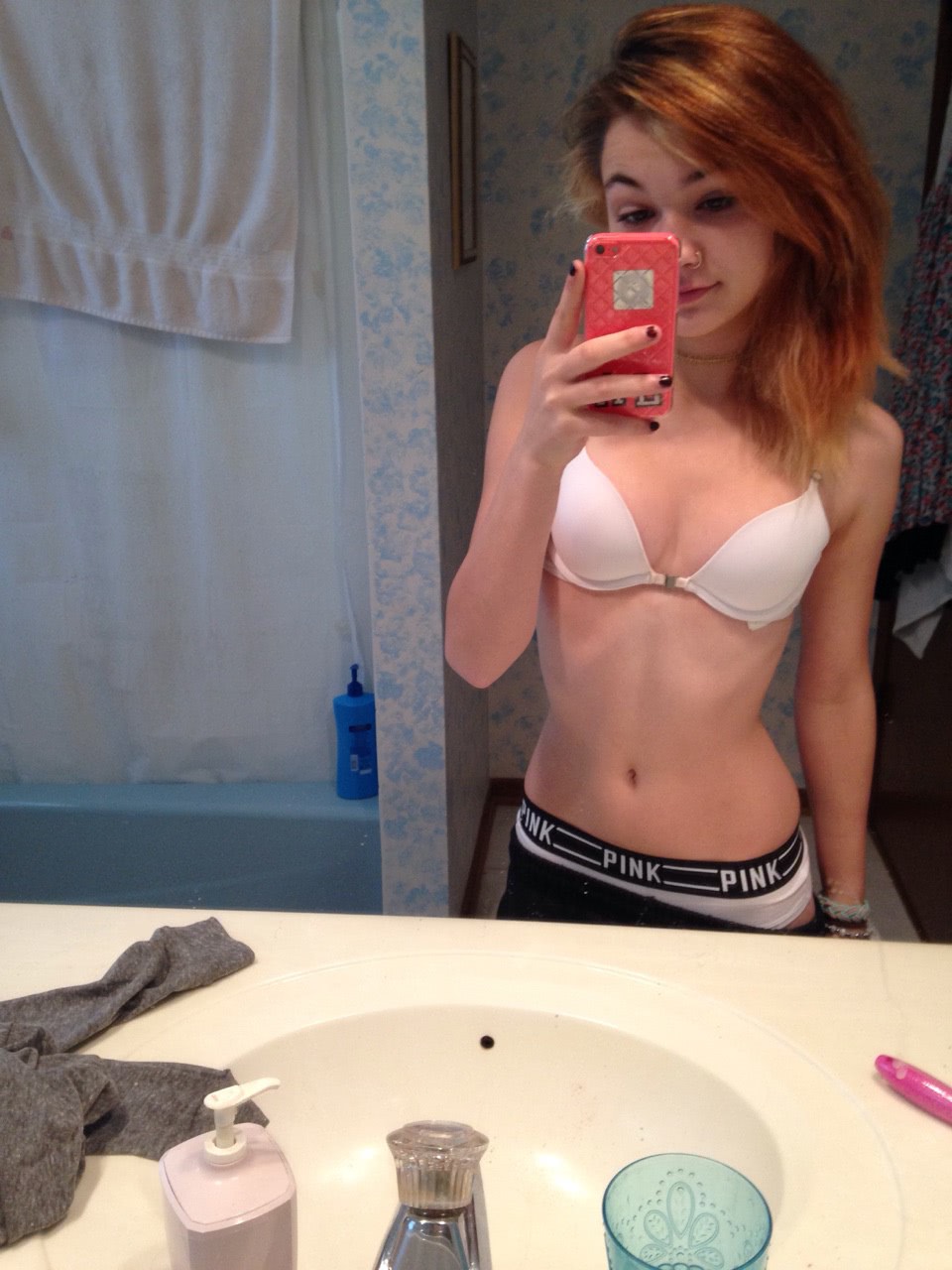 goala femei disponibile bucuresti