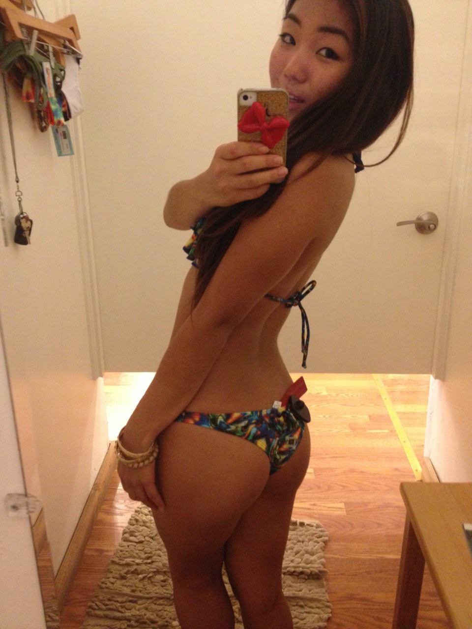 femei fara lenjerie intima fete