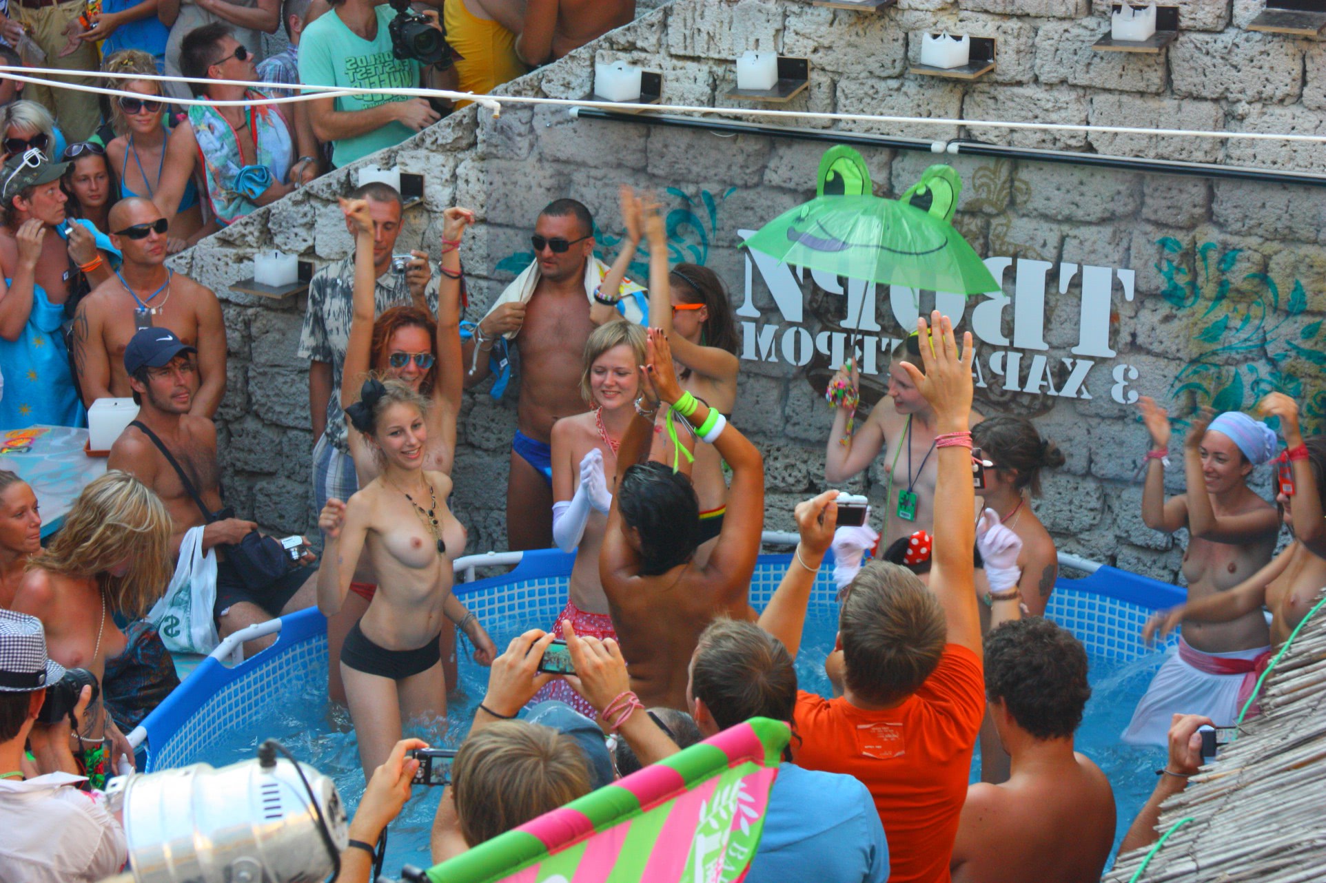 goale femei fete nud din romania jpg goale femei fete nud din romania