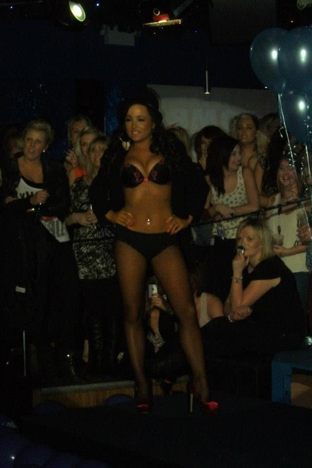 relatii femei frumoase in pizda goala