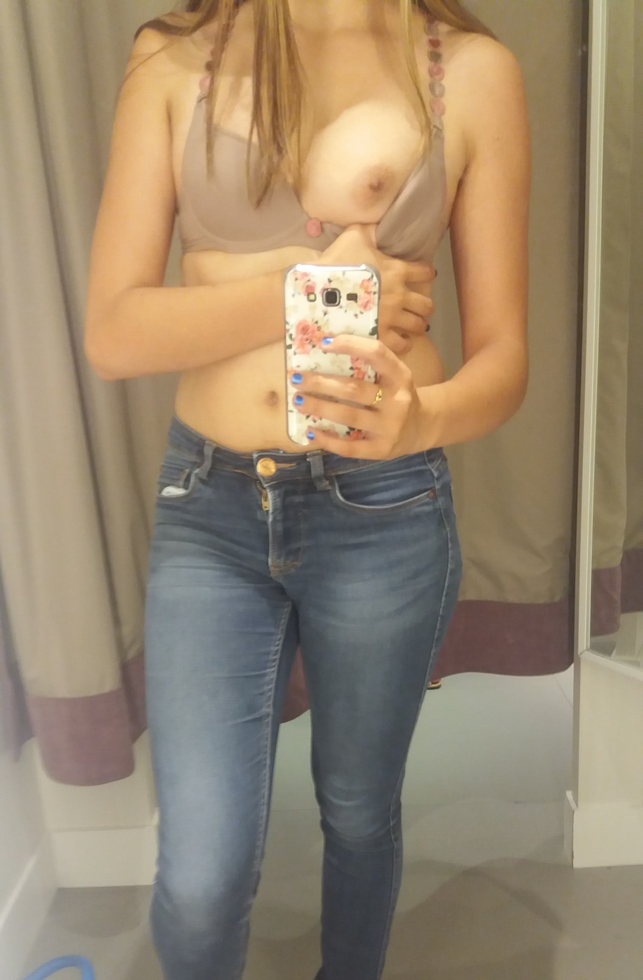 matrimoniale femei goale din romania