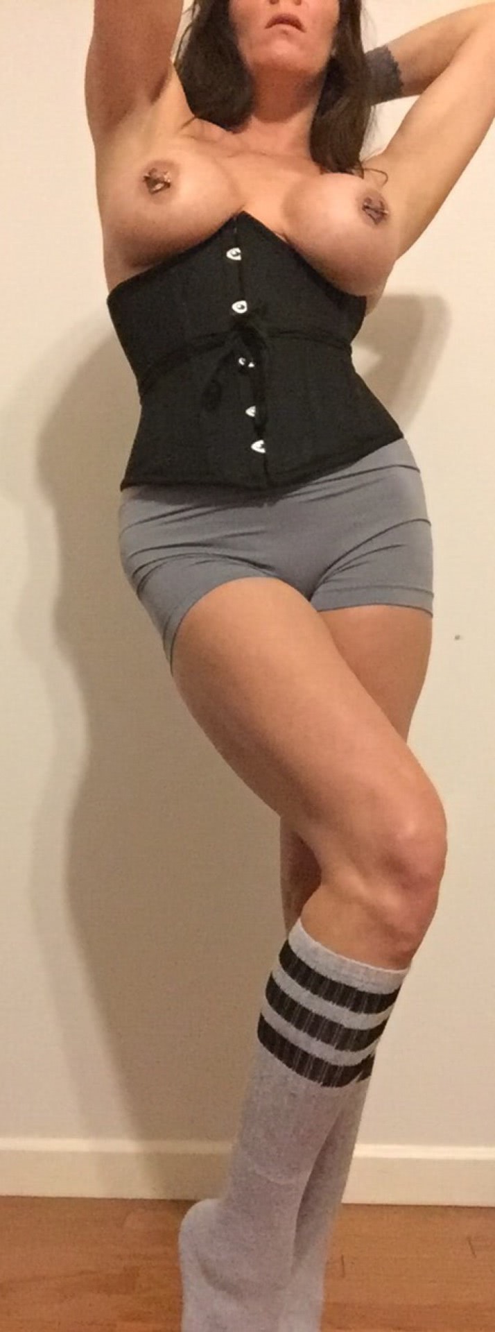 femei goale imagini piscina