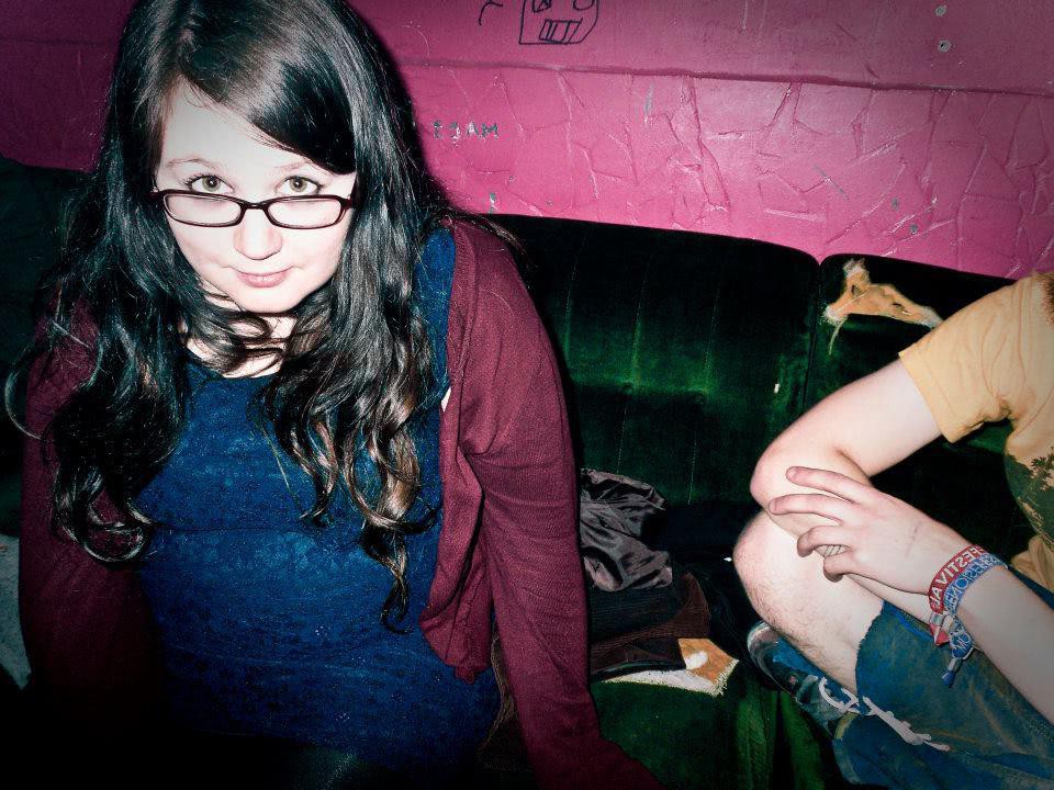 casatorite femei goale pe facebook