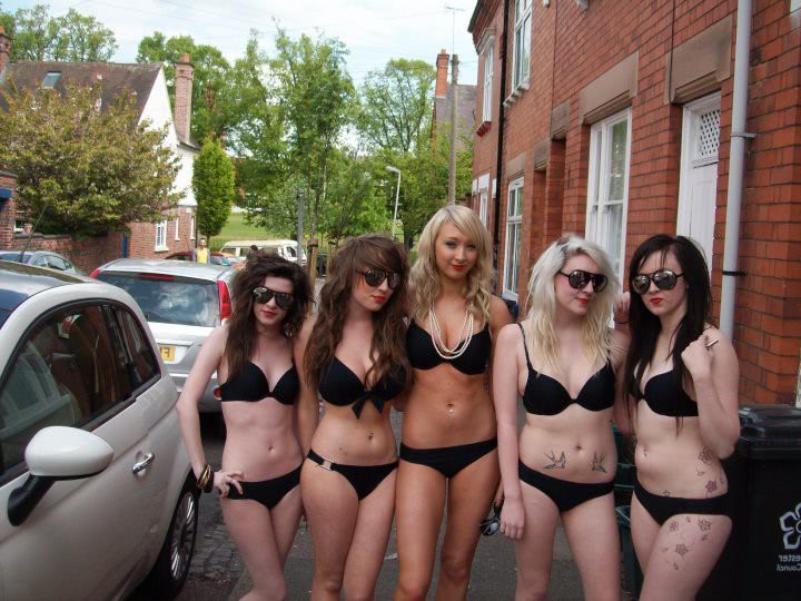 gagici femei goale pe facebook