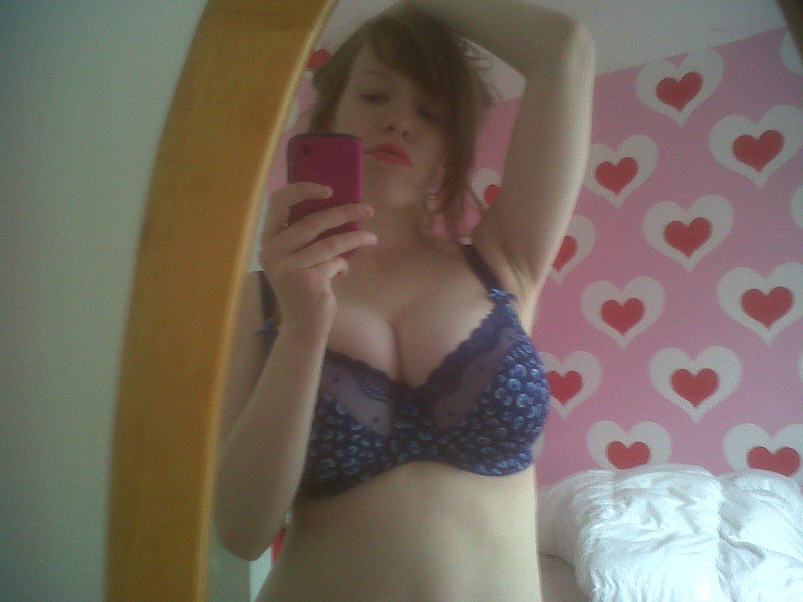 singure femei goale pe facebook