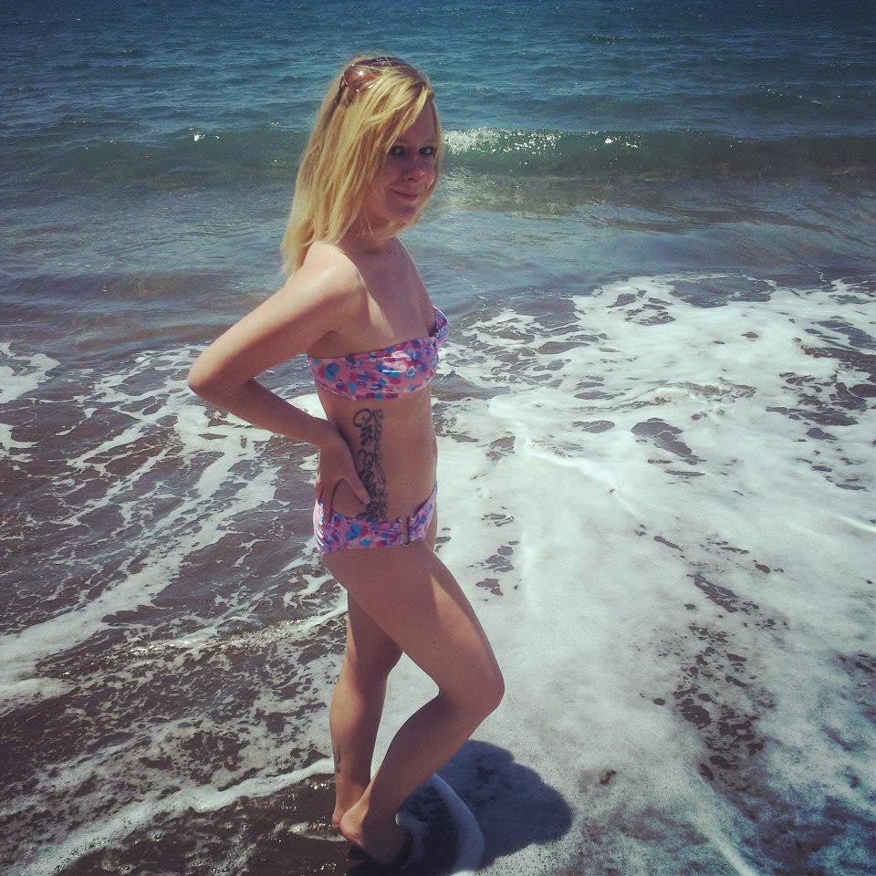 telefon femei goale pe facebook