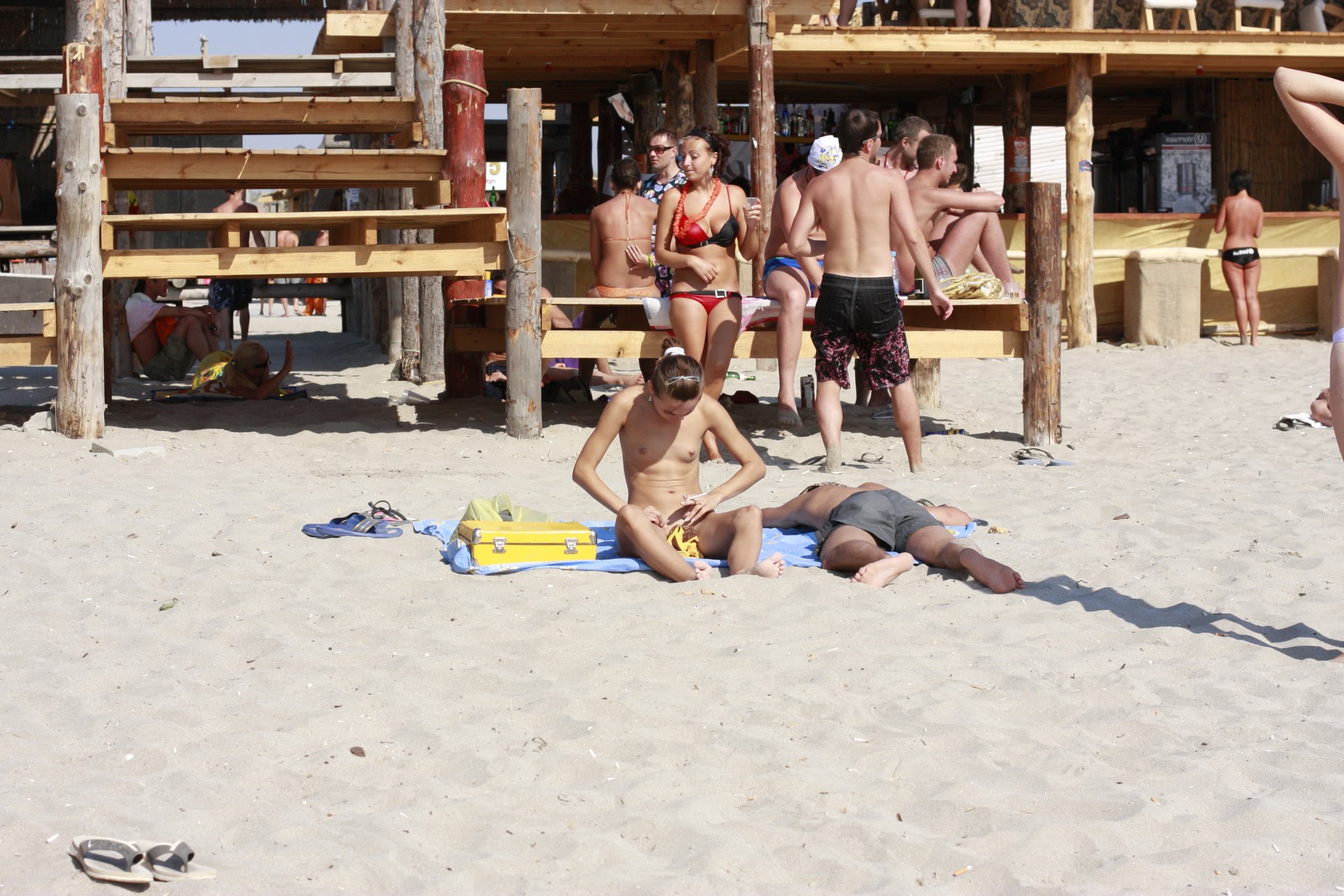 dezbracate femei la plaja