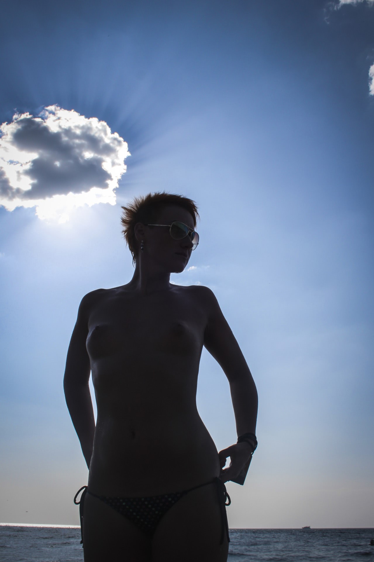 femei la plaja maritate