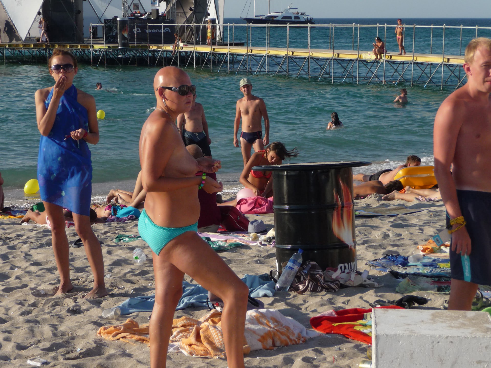 noapte femei la plaja