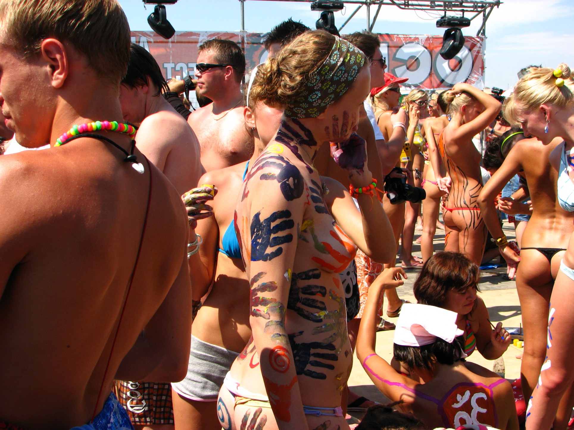 femei nud la plaja dezbracate noapte