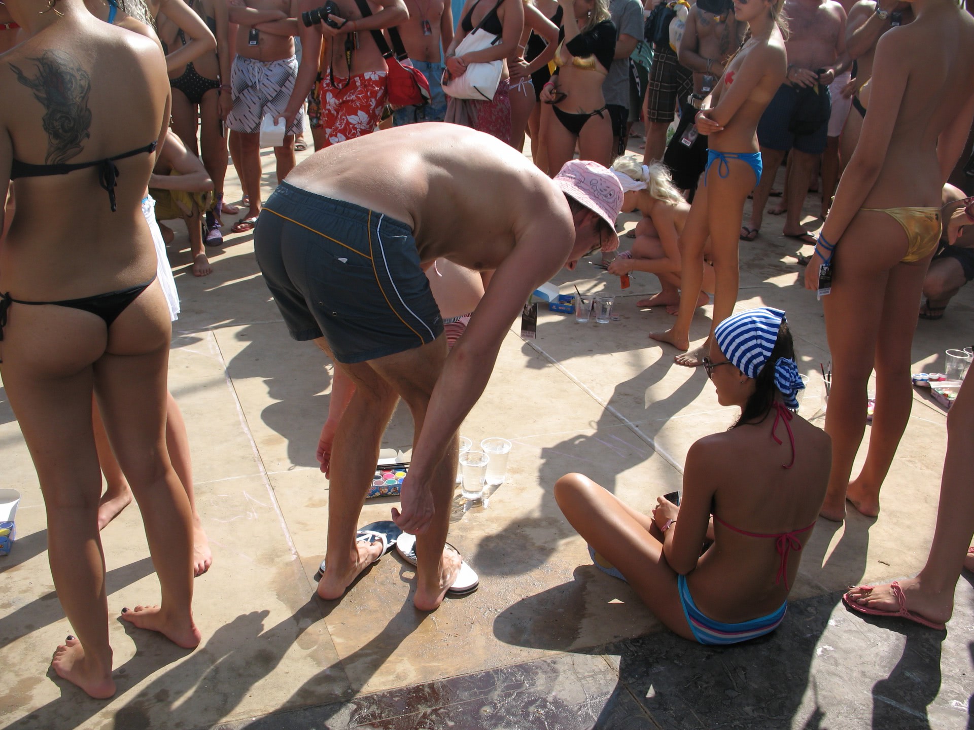 femei nud la plaja dezbracate ploiesti