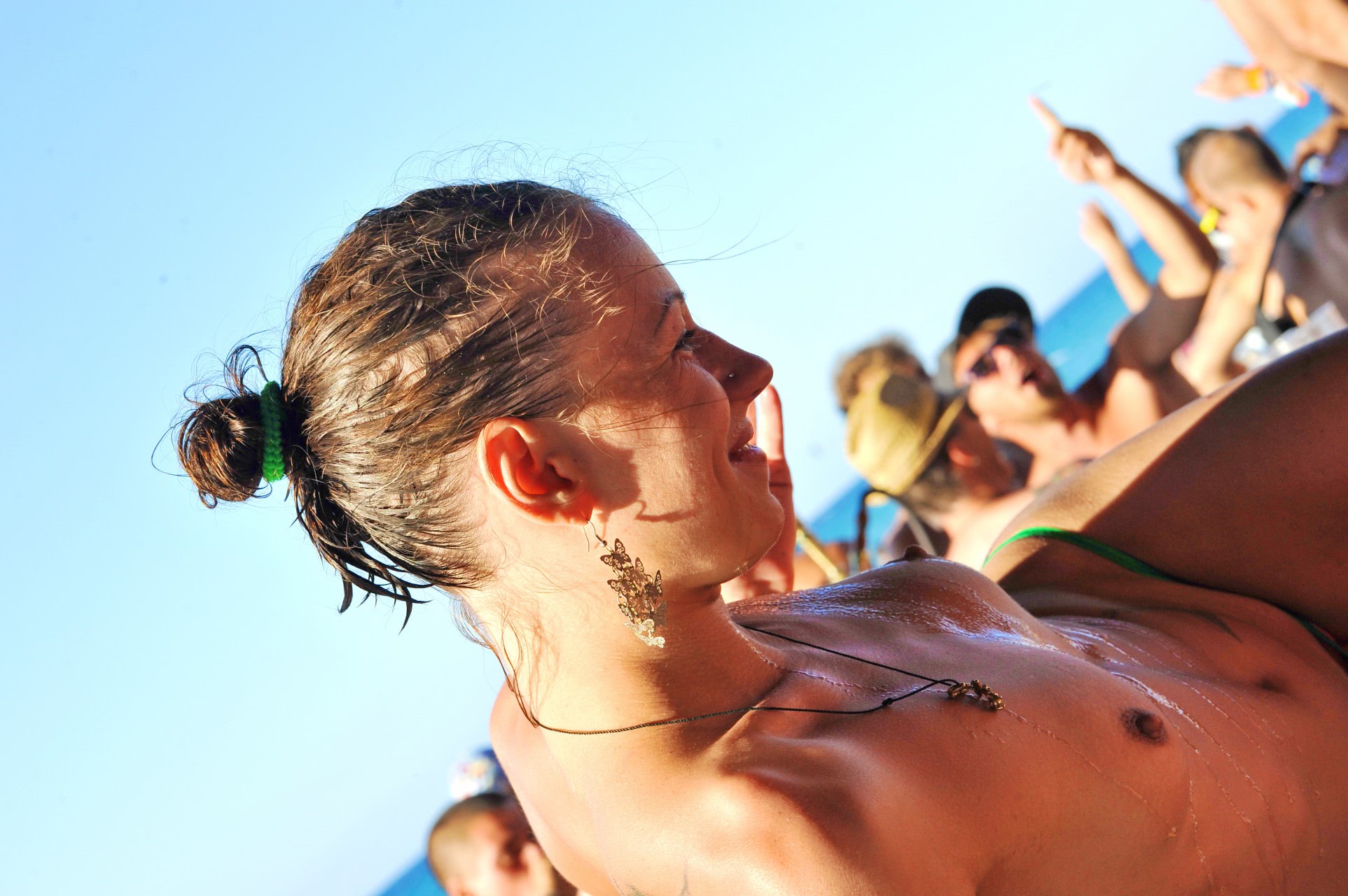 femei nud la plaja dezbracate relatii