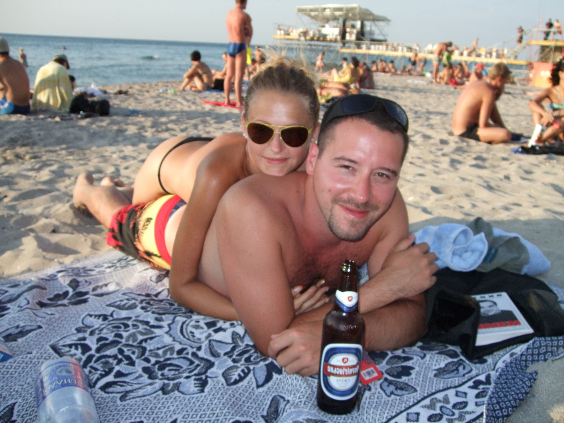 futai femei nud la plaja dezbracate