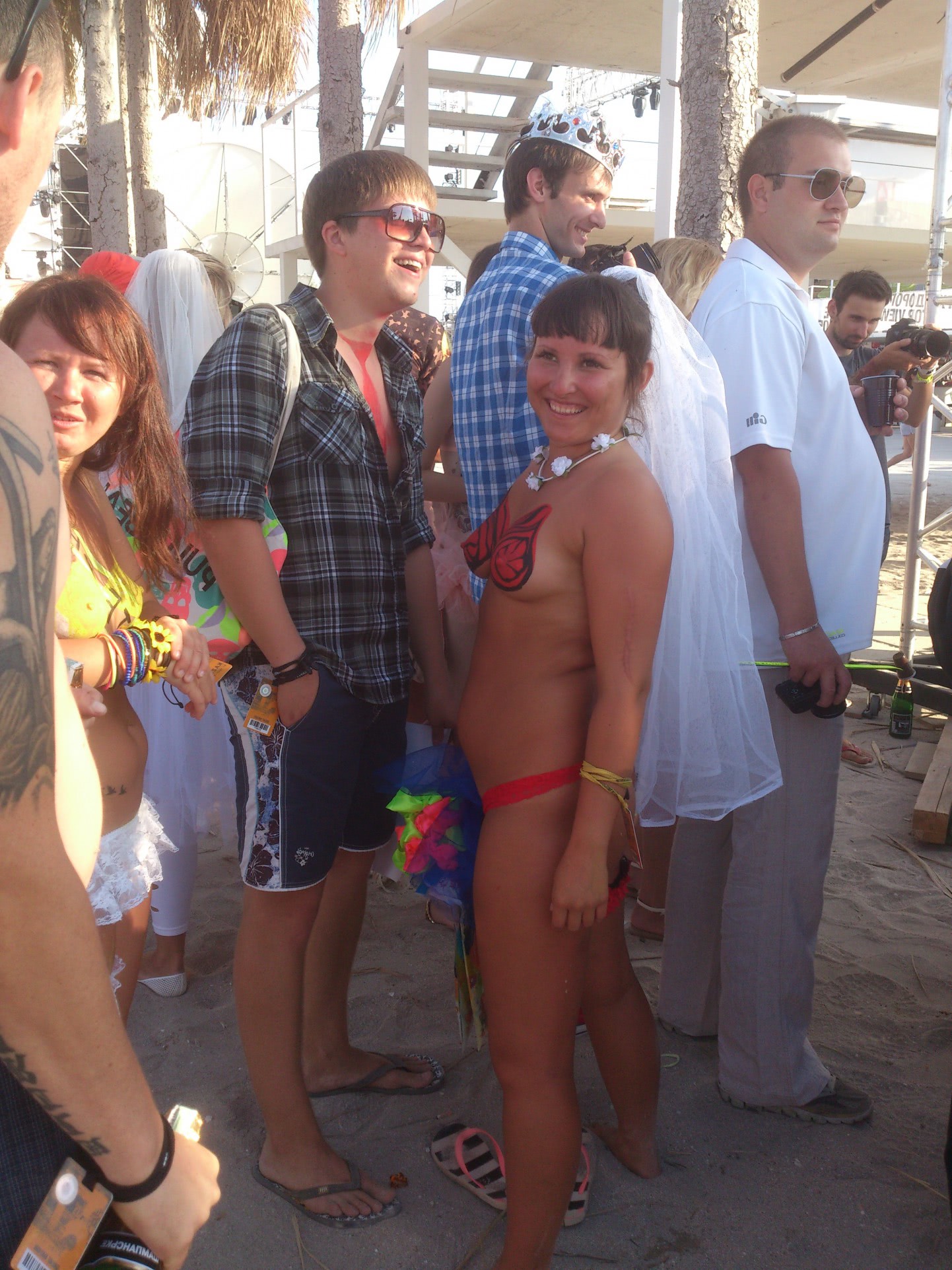 iasi femei nud la plaja dezbracate