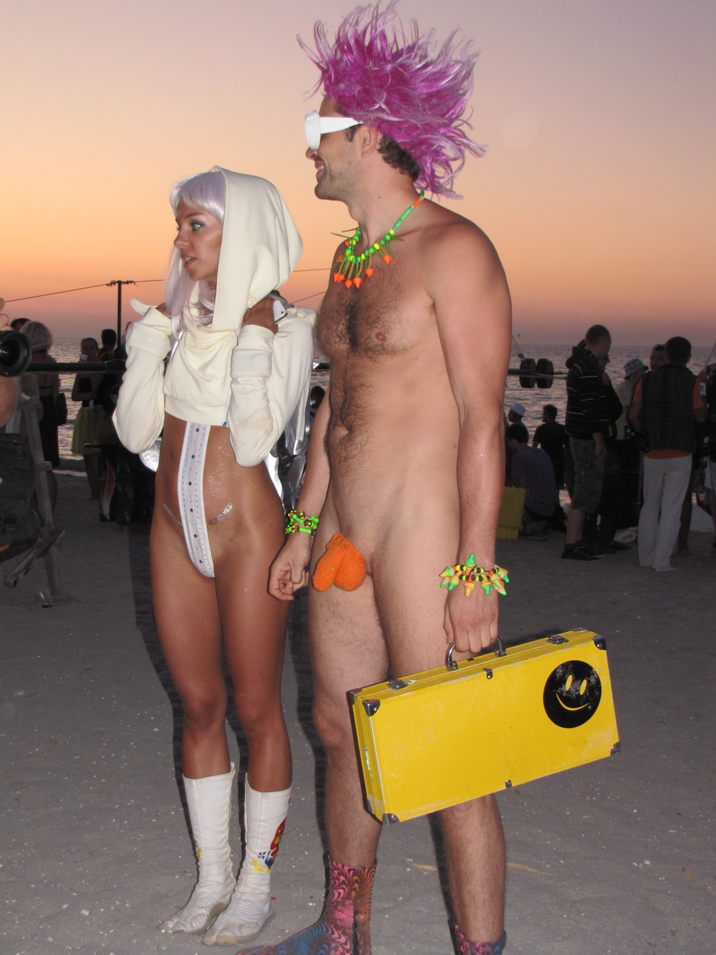 femei plinute goale chat