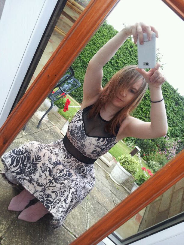 femeie goala matrimoniale