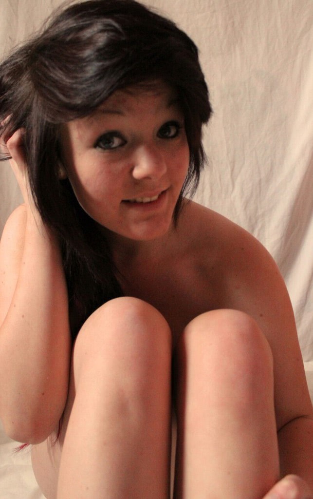 femeie goala pasarica jpg femeie goala pasarica