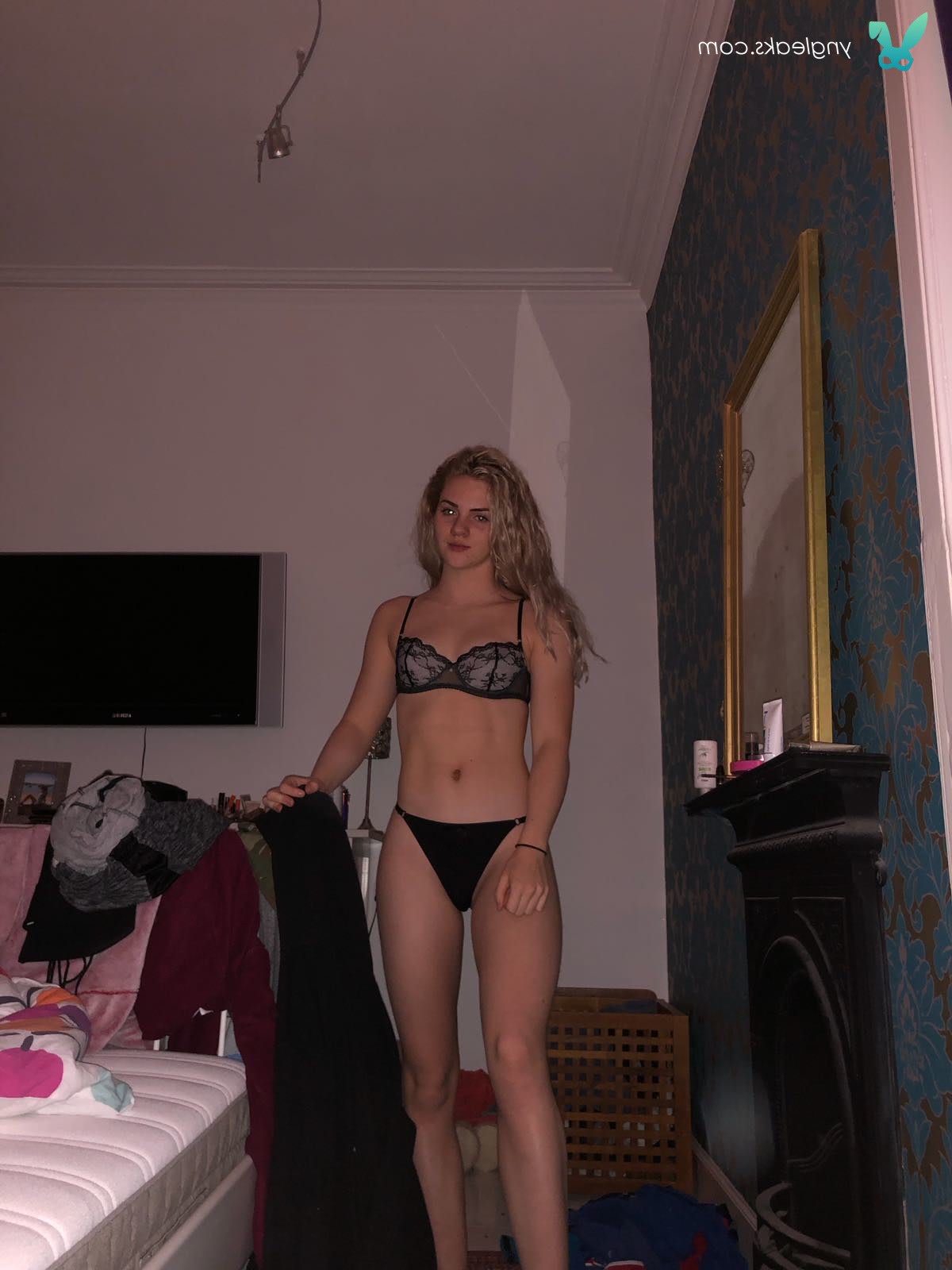 fete care cauta iubit pe facebook futai