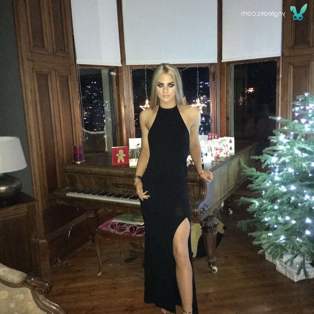 fete care cauta iubit pe facebook goale