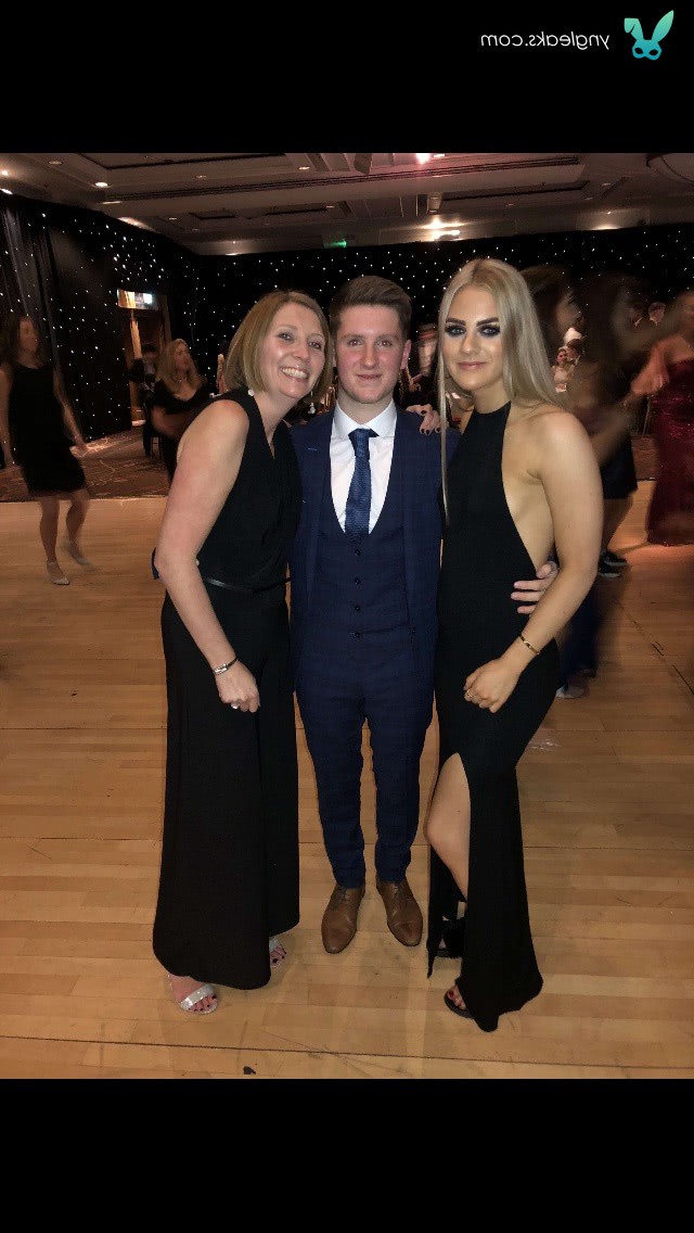 fete care cauta iubit pe facebook sloboz