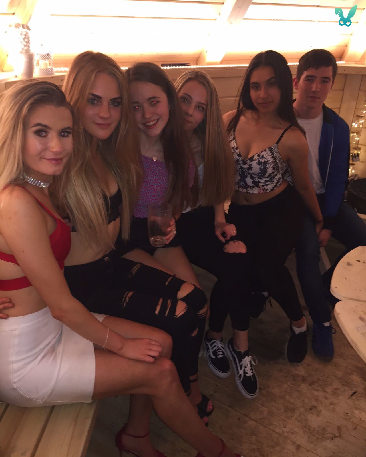 fete care cauta iubit pe facebook tate