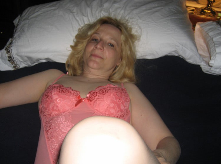 sloboz pe fata si se prelinge in gura