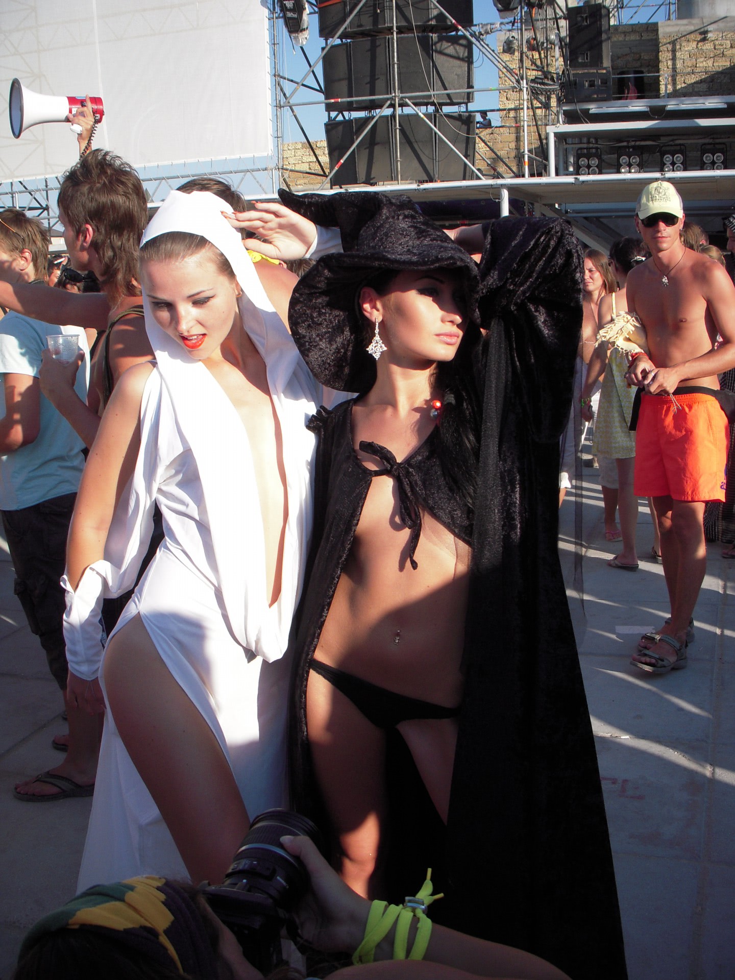 fete despuiate pozate pe plaja in cautare de baieti dotati casatorie jpg fete despuiate pozate pe plaja in cautare de baieti dotati casatorie