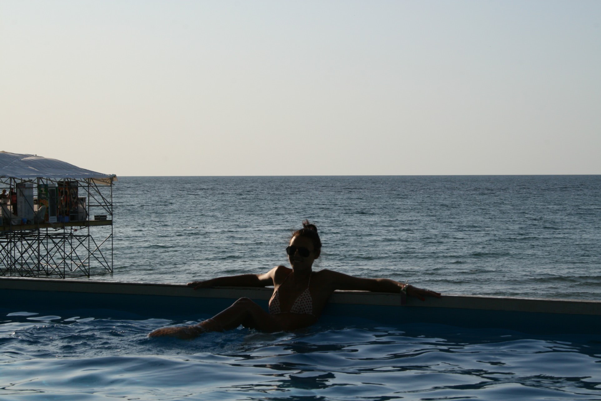 fete despuiate pozate pe plaja in cautare de baieti dotati goale