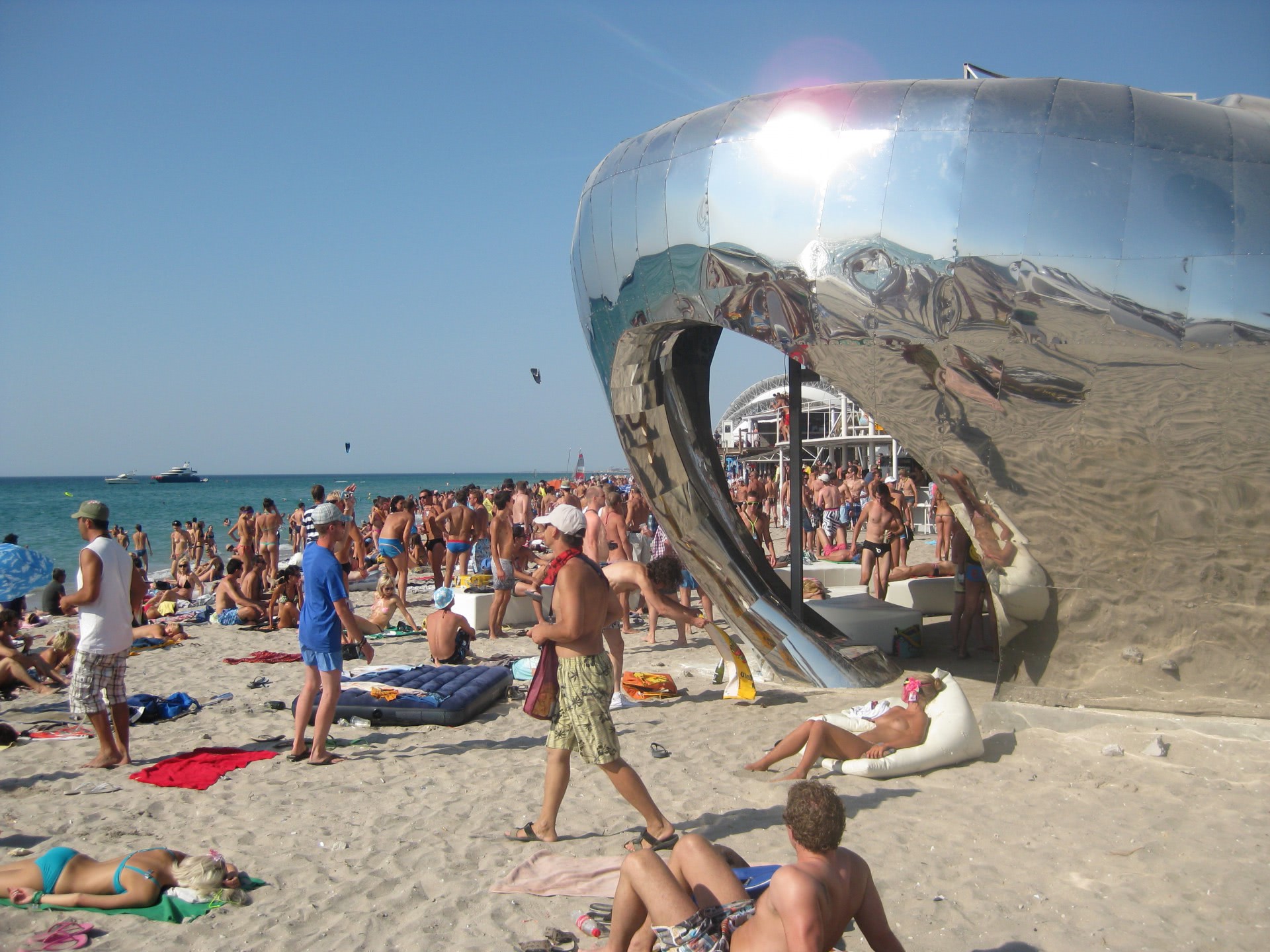 fete despuiate pozate pe plaja in cautare de baieti dotati sexi jpg fete despuiate pozate pe plaja in cautare de baieti dotati sexi