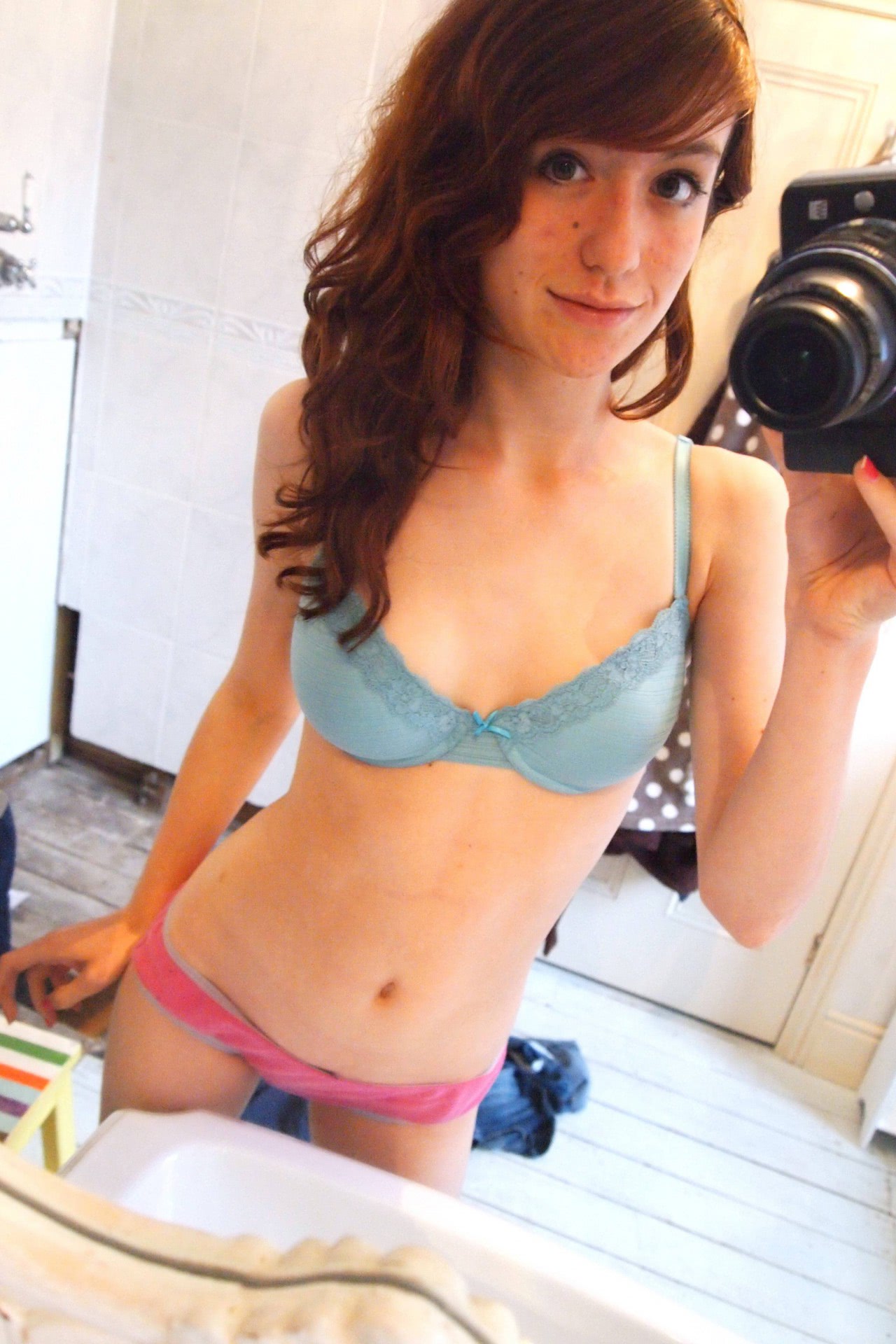 fete dezgolite de tot romania